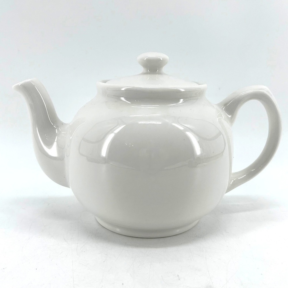 Crate & Barrel Duchess White Stoneware Teapot 38 Oz Simple Classic Round Design - Picture 1 of 10